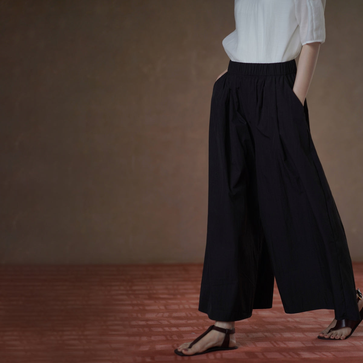 Cropped Wide-Leg Trousers - by chocpi